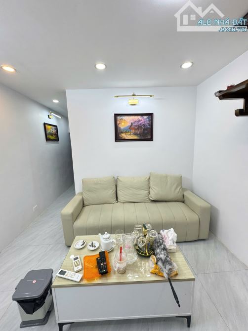 Cần bán gấp căn tập thể tại Vĩnh Hồ 55m2 x 2 ngủ x 2 mặt thoáng full nội thất về ở luôn!