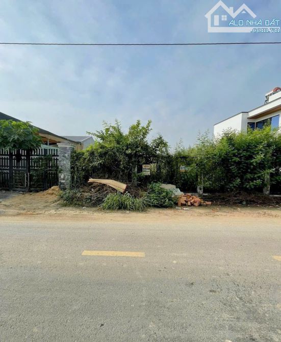 Bán Gấp Lô Đất 100m2 Sổ Riêng Thổ Cư 100% Giá 500tr/Nền