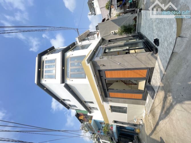 Nhà đẹp giáp Bình Thạnh,gần mặt tiền quang trung, 2 mặt tiền thoáng mát, 42m2, giá 4.x tỷ