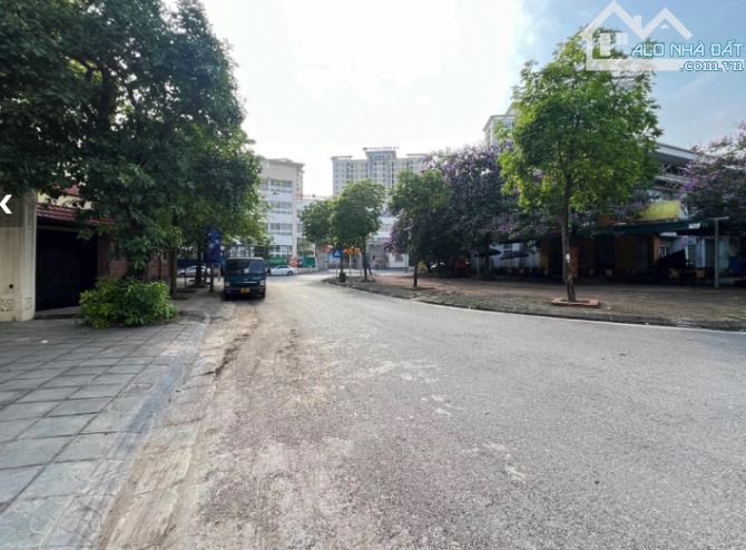 TRỤC ĐẶNG VĂN BI, 170M, ĐƯỜNG 3M, NHÀ 3 TẦNG, NGANG 8M, CHỈ 14,X TỶ , BÌNH THỌ
