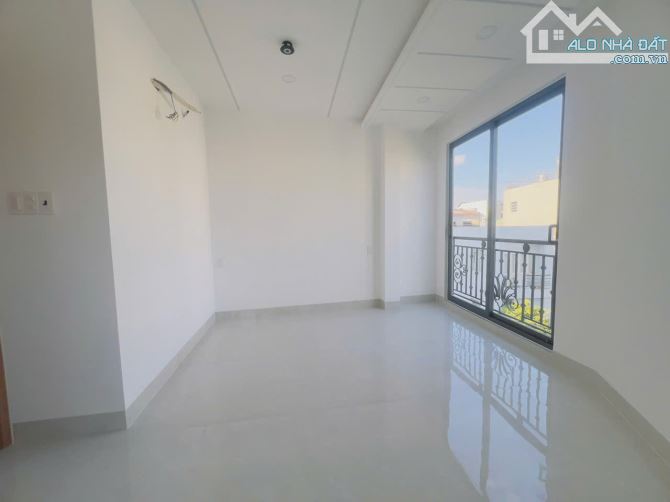 BÁN NHÀ GÓC 3 MẶT TIỀN 5 TẦNG  – THANG MÁY 5X14M – HOÀNG HOA THÁM, BÌNH THẠNH