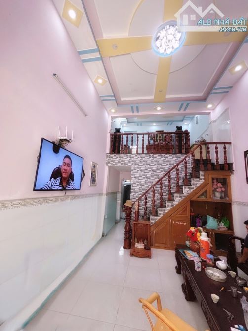 BÁN NHÀ 2 TẦNG HẺM XE HƠI QUAY ĐẦU SÁT MẶT TIỀN TRỊNH THỊ MIẾNG GẦN SÂN VẬN ĐỘNG THỚI TỨ H