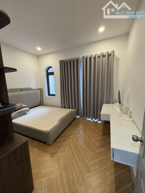 BÁN nhà 2 tầng nội thất cao cấp 2pn 2wc hẽm xe hơi tránh nhau giá 5ti2 TL