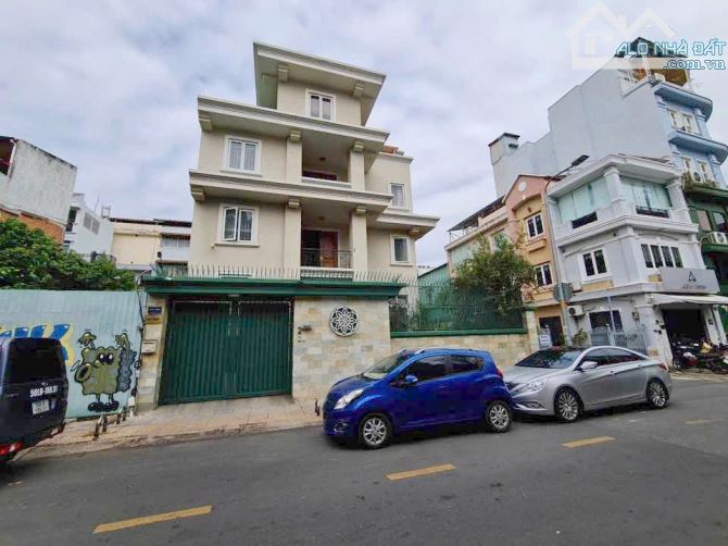 Bán biệt thự góc 2MT Nguyễn Thành Ý, P Đa Kao, Quận 1, DT 13 x 20m, KC 3T