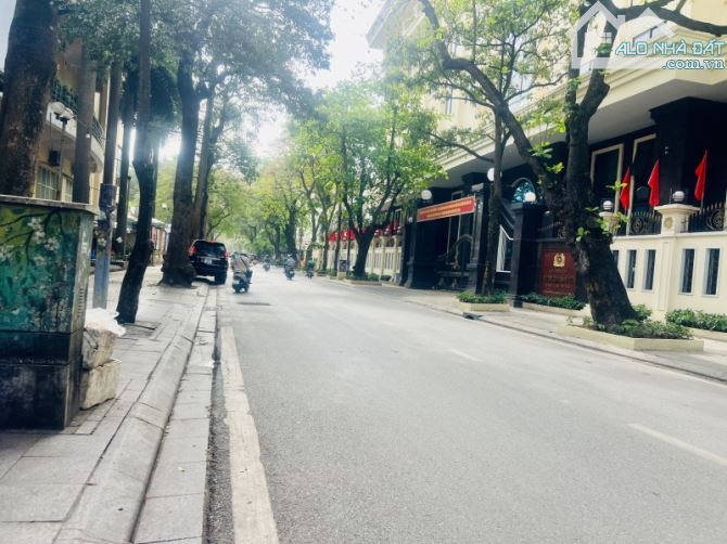 Bán mặt phố Ngũ Xã Ba Đình Diện tích 50 m2 4 tầng mt 3m6 Giá 25,5 tỷ lh Huyền 7X
