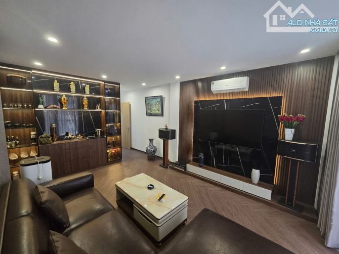 Bán Nhà Láng Hạ Đống Đa-Nhà Mới Thang Máy Gara Oto Gần Phố-50m 7 tầng Mt 4m Giá 17,1 tỷ