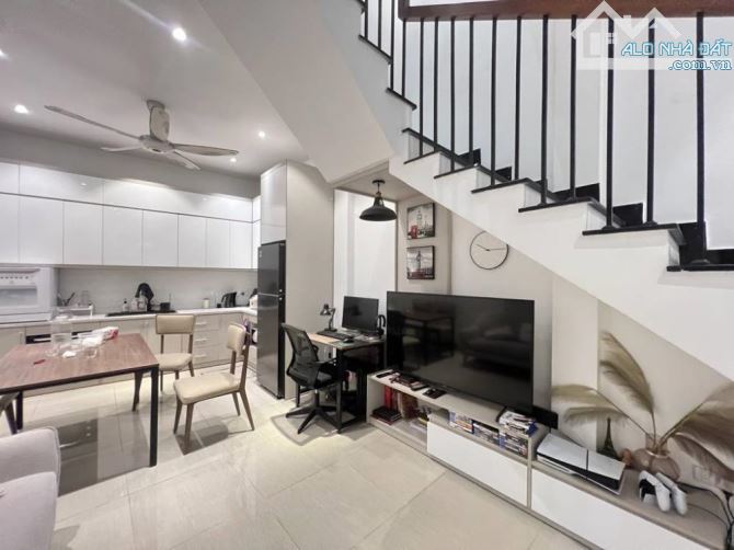 Bán CCMN Nguyễn Trãi 75m2 thang máy ngõ nông rộng 18 phòng 17.5 tỷ