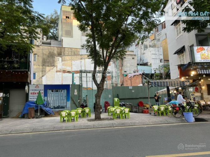 Bán dự án tòa nhà 2 hầm 15 tầng MT Hoàng Sa, P Tân Định Quận 1, DT 17 x 17m