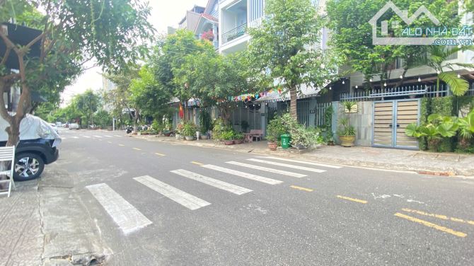 Bán Nhà sân vườn View Công Viên, Đường 7,5m, Khu Phần Lăng, Đà Nẵng, Giá RẺ 2025