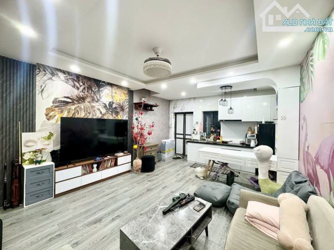 Nhà phố MINH KHAI 51m ngõ thẳng tắp cách mặt phố 70m. Giá 8.5tỷ.