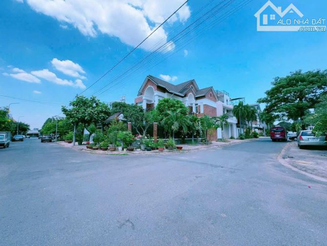 Bán nhà 1 trệt 2 lầu sổ riêng thổ cư p. Tân Phong