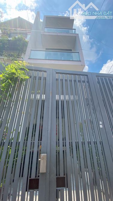 BÁN GẤP NHÀ 5 TẦNG BTCT 80M2 (4.2M TIỀN) - HẺM XE HƠI - GẦN HÀNG XANH