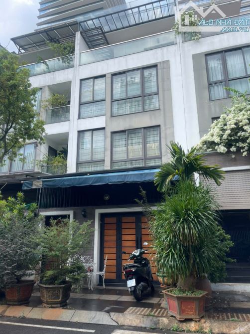 Bán nhà MT Hà Đô Centrosa, đường số 7 Khu Z756, Quận 10, DT: 5.5 X 16 - KC: 4 Tầng - 45 tỷ