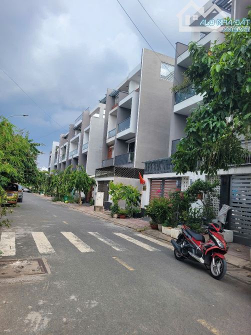 ĐẤT MẶT TIỀN RỘNG ĐẸP RẼ-BÁN LÔ ĐẤT THỔ CƯ VUÔNG ĐẸP 5×24-MẶT TIỀN NHÁNH NGUYỄN VĂN QUÁ Q1