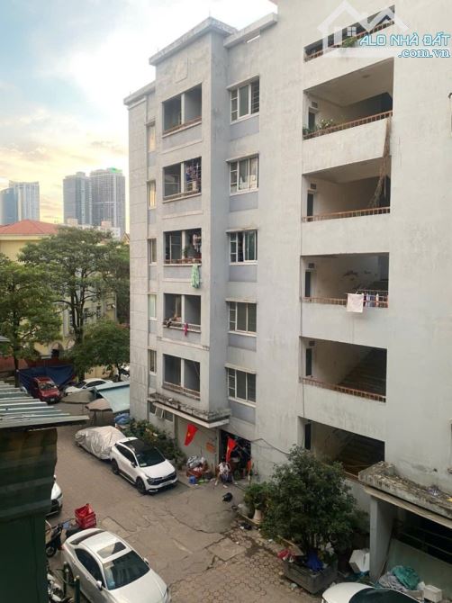 Nhà Tập thể Tầng 5; Khu ĐTM Nghĩa Đô (118.8 Nguyễn Khánh Toàn). 36/50m; Tầng 5; Giá 3 tỷ