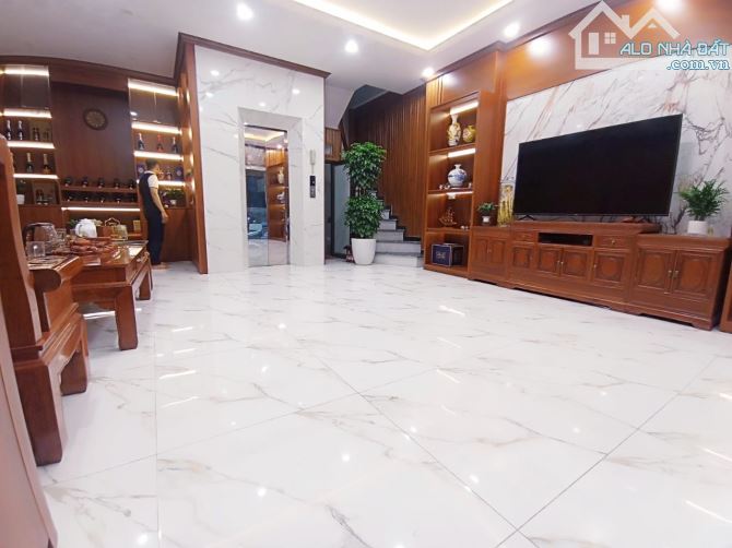 Gía 8.55 tỷ, có nhà Ngọc Hà, 40m2 x 6T thang máy. nhà mới đẹp