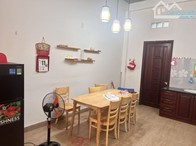 BÁN NHÀ 2 TẦNG ĐỂ LẠI NỘI THẤT PHỐ CHỢ NON NƯỚC, ĐƯỜNG 7M5, HÒA HẢI, DTSD 129,6M2, 4,1 TỶ.