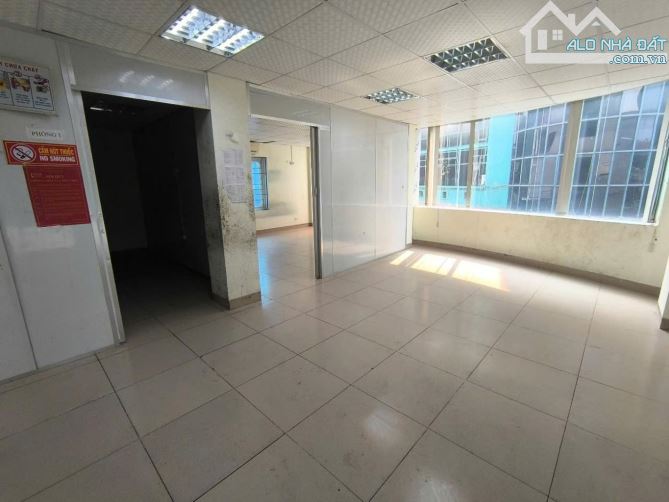 Phố Ngô Gia Tự Bán toà VĂN PHÒNG 110m 7Tầng Thang máy 21tỷ