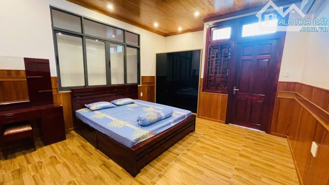 Nhà 4 tầng đường Cầu Dứa - Phú Nông, DT 126m ngang 5, nội thất gỗ xịn