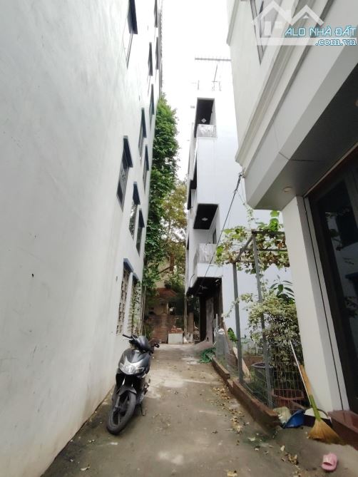 BÁN NHÀ 60M2, 4 TẦNG Ở NGỌC THUỴ, LONG BIÊN - LÔ GÓC, Ô TÔ ĐỖ CỬA, NỘI THẤT ĐẸP - NHỈNH 9