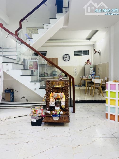 Bán nhà 3 tầng Hoàng Diệu Hải Châu 66m2 giá 3.98 tỷ