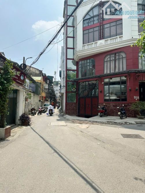 Bán nhà dân xây Phương Mai- DT KHỦNG 123m Trung tâm Đống Đa- Gara Ô Tô qua nhà 27,5 tỷ