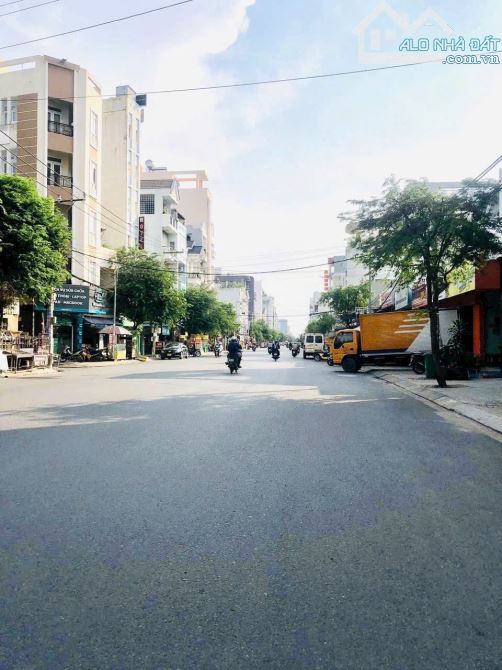 NHÀ ĐẸP 3 TẦNG-4.2Mx24M-20M RA MẶT TIỀN NGAY CHỢ PHẠM VĂN BẠCH