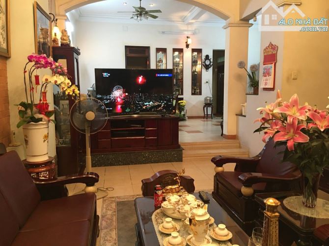 Nhà đẹp , mặt tiền   ,phường 2 , trung tâm ,quận Tân Bình