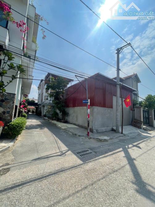 BÁN ĐẤT BÁT KHỐI LÔ GÓC 2 MẶT Ô TÔ, MẶT TIỀN KHỦNG 7M, 3 BƯỚC RA HỒ ĐIỀU HÒA, GẦN CẦU VĨNH