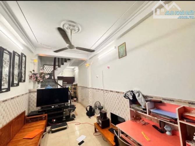 🍕 NHÀ DÂN XÂY TÂN MAI 5,6 TỶ/ 30M2/5 TẦNG - NGÕ THÔNG CÁC NGẢ - ĐỦ CÔNG NĂNG.
