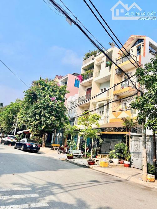 Bán Nhà Tân Sơn Nhì, hẻm víp 368 đường 20m, 4x20mx3 tầng, giá 11 Tỷ