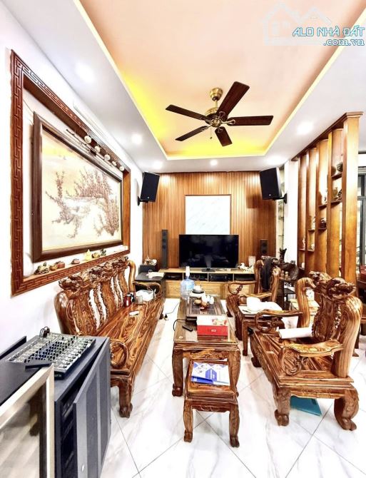 Tân Mai - Ngõ rộng, thông tứ tung- 50m2- 8 tỷ 1
