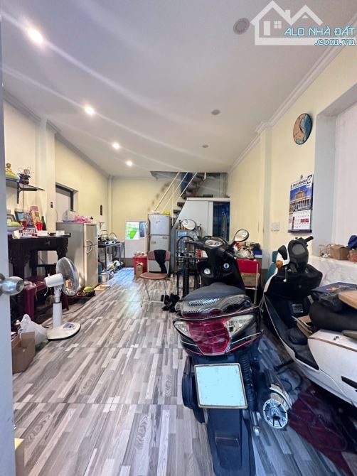 Bán nhà Tân Trang, gần Lý Thường Kiệt, Tân Bình, 26m² - 4x7 - 2 tầng, chỉ hơn 3 tỷ