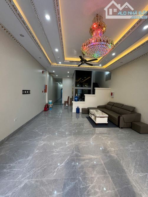 Bán nhà 5 tầng 1 tum mới hoàn thiện , Đường lý đạo thành - TP. Bắc Ninh. Giá 24 tỷ
