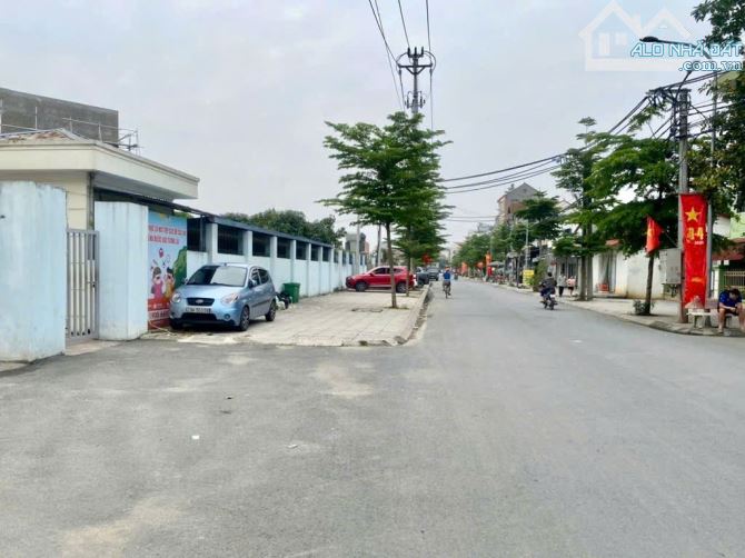 Nhà đẹp dân xây 5 tầng kinh doanh ô tô vào nhà 2 thoáng nở hậu chỉ 5 tỷ ko có căn thứ 2