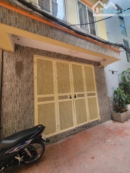 Bán nhà đẹp Hồ Ba Mẫu gần hồ, 50m2, 5 tầng, 4.4m mặt tiền, 9 tỷ