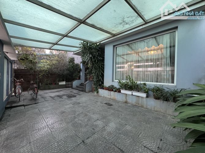 Bán nhà phố Nguyễn Phúc Lai – 132m², mặt tiền 8.8m, 2 mặt thoáng – sát hồ