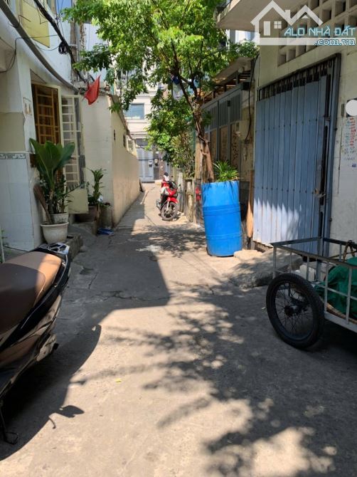 NHÀ P2 BÌNH THẠNH- BA GÁC -35M2(4,2x8)- 3 TẦNG- NỞ HẬU- GẦN CHỢ BÀ CHIỂU