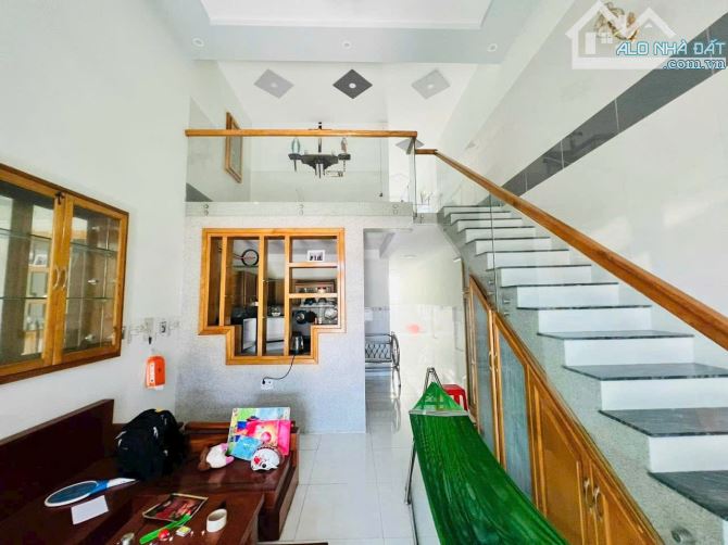 Cần tiền bán căn Nhà mặt tiền Sổ riêng thổ cư,phường Tân Phong,giá 3 tỷ 100 triệu có bớt l