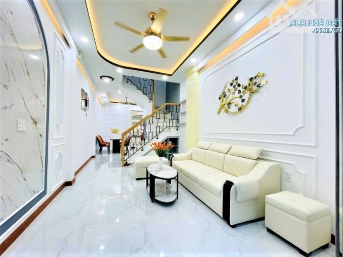 8 TỶ TL - NHÀ MỚI TRUNG TÂM QUẬN 10 - SÁT MẶT TIỀN - ~40M2 3 TẤM 3PN - NỘI THẤT CAO CẤP