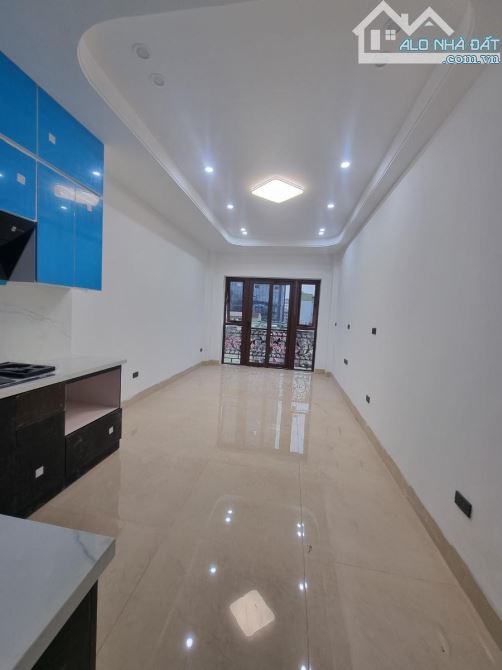 HÀNG VIP ĐỐNG ĐA - 6 TẦNG THANG MÁY - Ô TÔ VÀO NHÀ - GẦN PHỐ - VIEW THOÁNG - KINH DOANH
