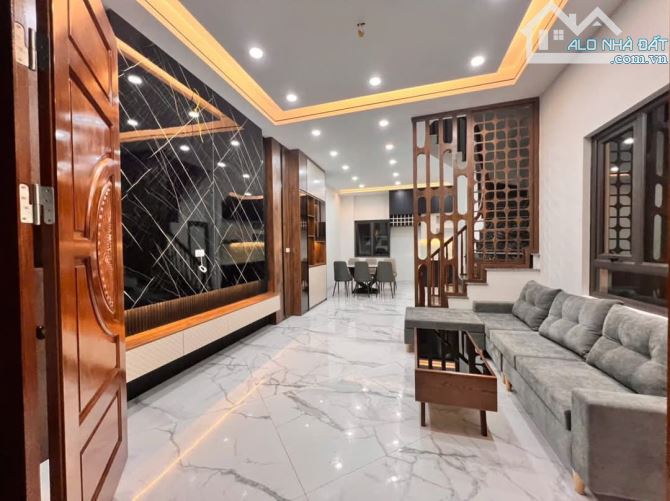 Gần Sân Vân Động, Bến xe Mỹ Đình - 5 tầng, gần Ô Tô - dân xây