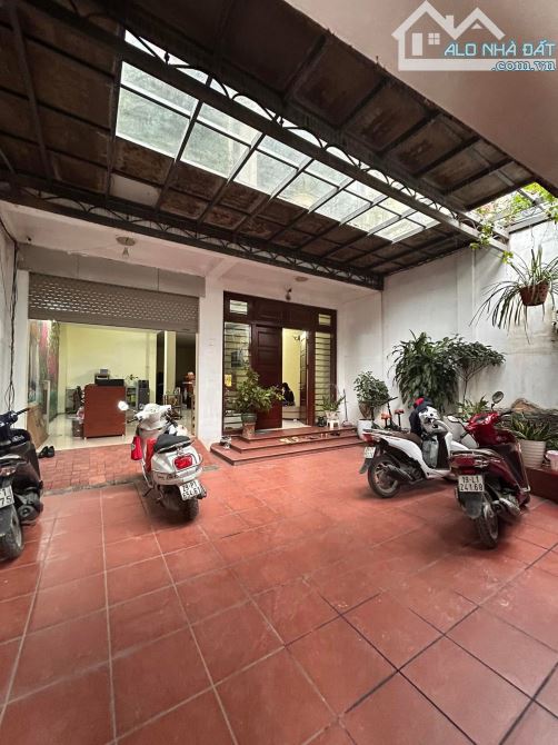 Bán nhà phố Thuỵ Khuê, Tây Hồ, 20m ra mặt phố, Ô tô đỗ cửa 149m2, mặt tiền 6.7m giá 38 tỷ