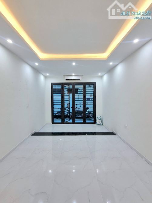 BÁN NHÀ QUỲNH LÔI, HAI BÀ TRƯNG, NHÀ ĐẸP VỀ Ở NGAY, CHỦ THIỆN CHÍ, XUNG QUANH BẠT NGÀN,