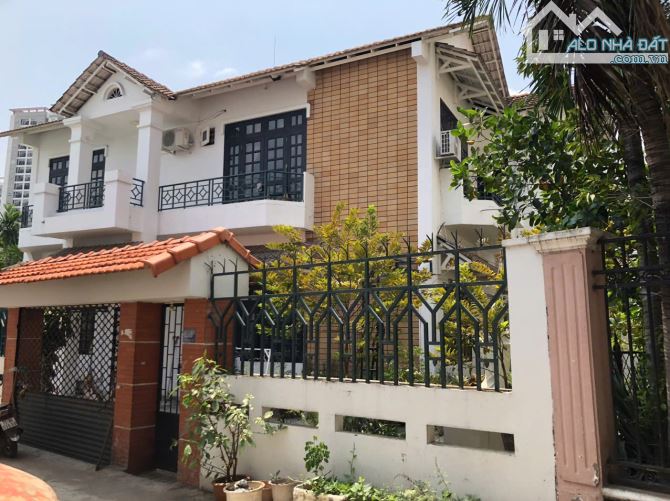 CHÍNH CHỦ VỀ BẢO LỘC BÁN NHANH ĐẤT ĐẸP TẶNG NHÀ 2 MẶT HẺM XE HƠI 51M2 NƠ TRANG LONG P13 BT