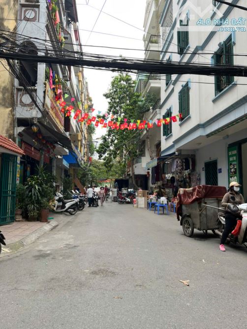 Bán nhà mặt ngõ lớn Khuất Duy Tiến, giá 15 tỷ hơn