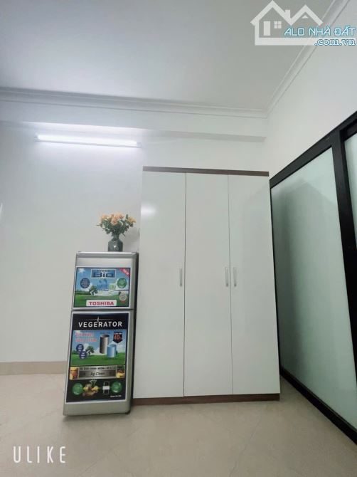Cho Thuê CCMN 43 Trung Kính Cầu Giấy 25m2 Studio Cửa Sổ Giếng Giời Bếp Riêng Thang Máy