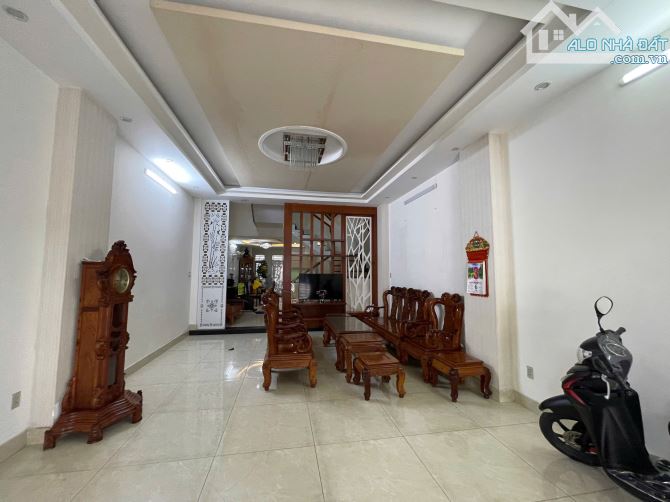 Bán nhà 3 tầng 3 mê kiên cố vô ở liền đường 7m5 An Hoà- Khuê Trung- Cẩm Lệ