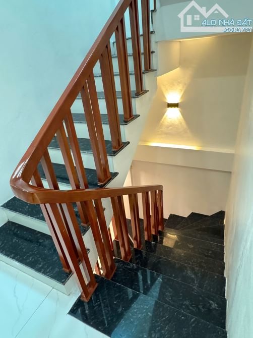 Nhà 3 tầng mới đẹp ngõ nông đường Thượng Lỗi
