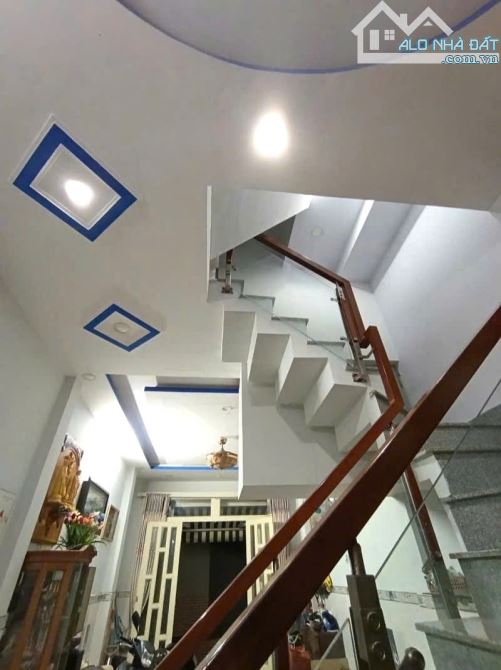 Bán Nhà Bình Tân, Ngay Chợ Da Sà, Khu Tên Lửa, 2 tầng đúc BTCT, 40m2, chỉ 3 tỉ nhỉnh